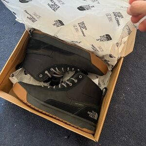 The North Face Men's Larimer Mid Waterproof Rain & Snow Boots